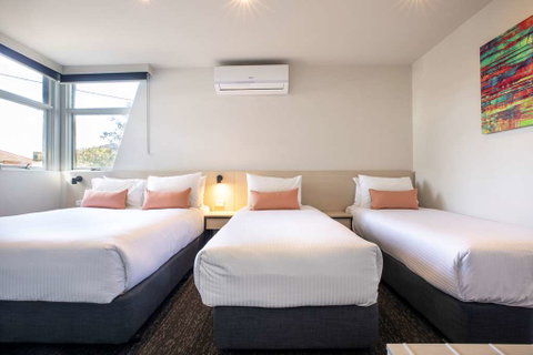 Nightcap At Glengala Hotel - Holiday Great Ocean Road 9