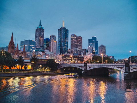 DoubleTree by Hilton, Flinders Street - Holiday Great Ocean Road 1