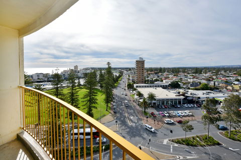 Atlantic Tower Motor Inn - Holiday Great Ocean Road 1