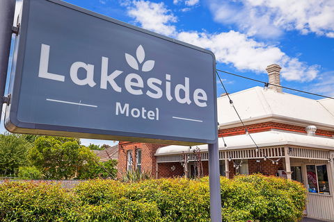 Hamilton Lakeside Motel - Holiday Great Ocean Road 2