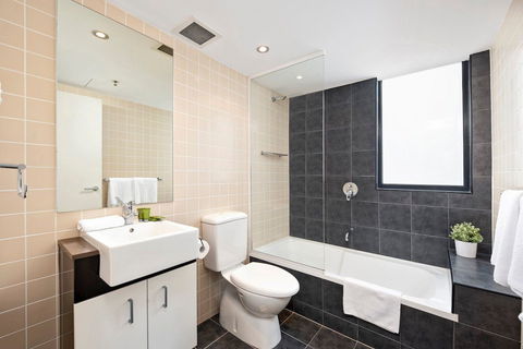 Astra Apartments Parramatta - Holiday Great Ocean Road 7