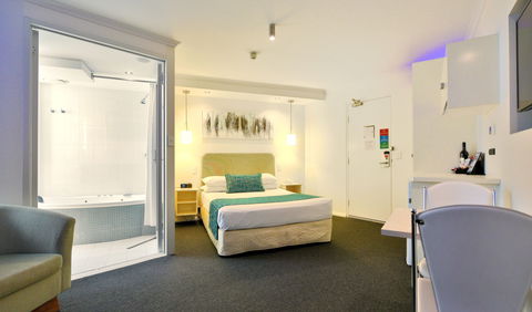 Atlantic Tower Motor Inn - Holiday Great Ocean Road 2