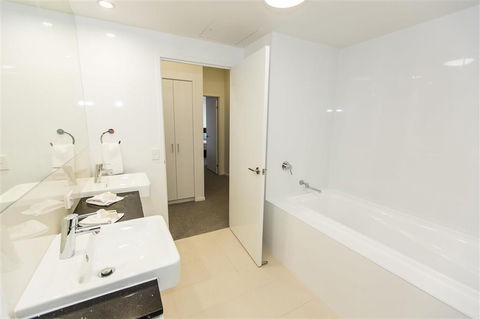 Gladstone Central Plaza Apartment Hotel - Holiday Great Ocean Road 1