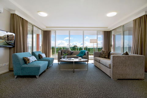 Pacific Suites Canberra - Holiday Great Ocean Road 1