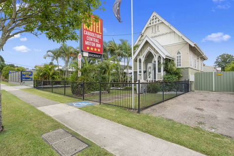Caboolture Central Motor Inn, SureStay Collection - Holiday Great Ocean Road 0