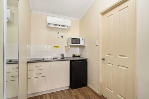 Caboolture Central Motor Inn, SureStay Collection - Holiday Great Ocean Road 13