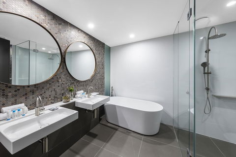 Vibe Hotel Canberra - Holiday Great Ocean Road 5