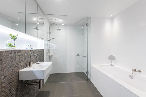 Vibe Hotel Canberra - Holiday Great Ocean Road 9