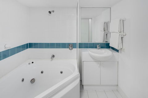Adina Serviced Apartments Canberra James Court - Holiday Great Ocean Road 8