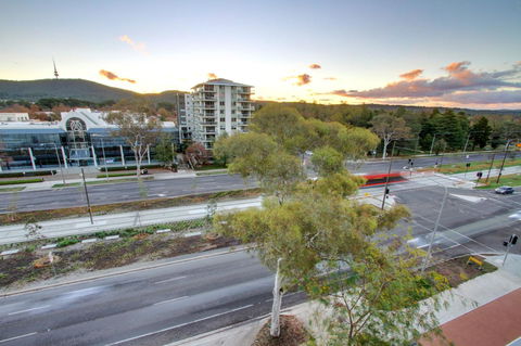 IQ Smart Apartments 704 Braddon ACT - Holiday Great Ocean Road 6