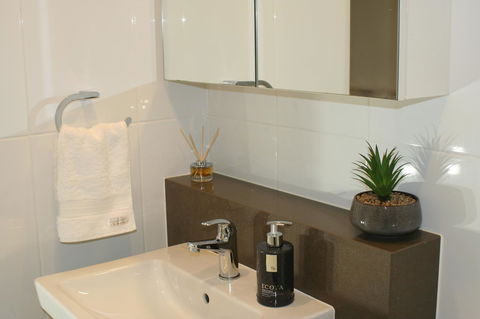 Modern Executive Apt@Barton*1BR*WiFi*Gym*Secure Parking*Canberra - Holiday Great Ocean Road 3