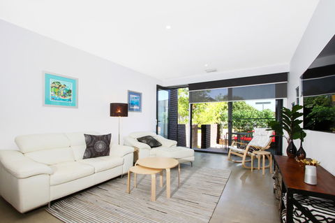 Accommodate Canberra - Parbery - Holiday Great Ocean Road 1