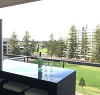 Beachside Luxury getaway in Glenelg - Holiday Great Ocean Road