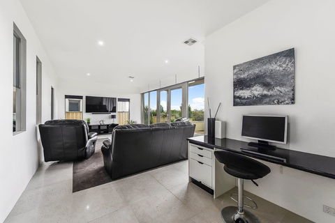 KENNEDY EXECUTIVE TOWNHOUSE - Holiday Great Ocean Road 16