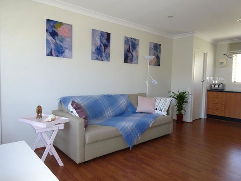 Aurora Holiday Apartment @West Beach - Holiday Great Ocean Road 2