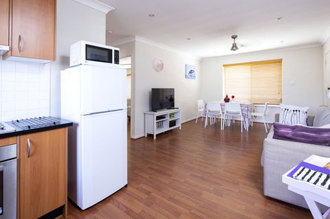 Aurora Holiday Apartment @West Beach - Holiday Great Ocean Road 1