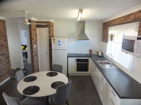 Ocean Beach Chalet 18 - Holiday Great Ocean Road 17