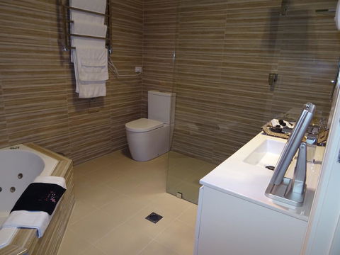 Romanz In The Valley (Luxury B&B) - Holiday Great Ocean Road 9