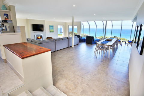 Neptune I Absolute Beachfront I Stunning Views - Holiday Great Ocean Road 2