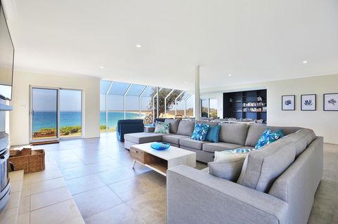Neptune I Absolute Beachfront I Stunning Views - Holiday Great Ocean Road 0