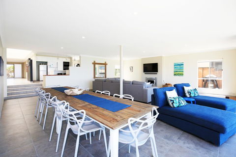 Neptune I Absolute Beachfront I Stunning Views - Holiday Great Ocean Road 5