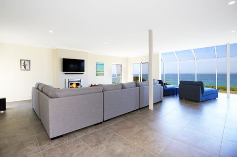 Neptune I Absolute Beachfront I Stunning Views - Holiday Great Ocean Road 3