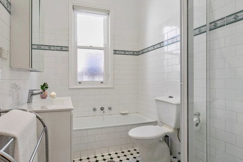 Oversized 2 Bedroom Manly Beach House - Holiday Great Ocean Road 8