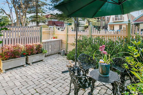 Oversized 2 Bedroom Manly Beach House - Holiday Great Ocean Road 1