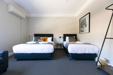 Horse And Jockey Hotel Homebush - Holiday Great Ocean Road 16