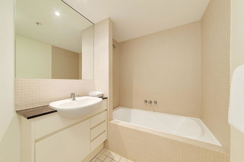 Wyndel Apartments - Apex North Sydney - Holiday Great Ocean Road 9
