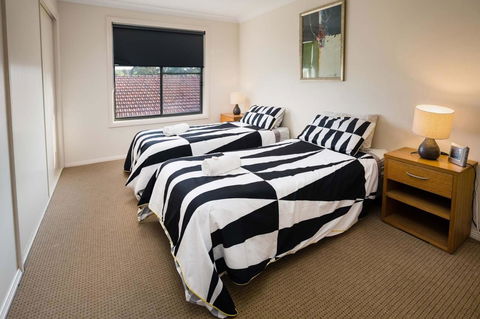 Bluegum Apartments Newcastle - Holiday Great Ocean Road 18