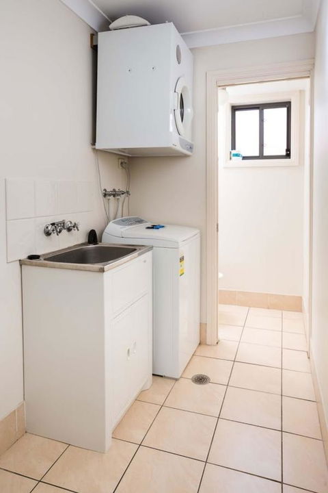 Bluegum Apartments Newcastle - Holiday Great Ocean Road 13