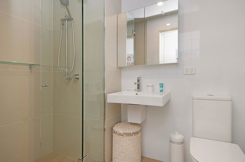 Arena Luxury Beachfront Apartment - Holiday Great Ocean Road 42