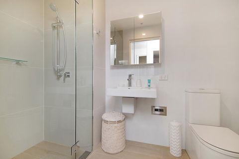 Arena Luxury Beachfront Apartment - Holiday Great Ocean Road 25
