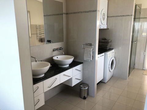 OceanScape Luxury Beachfront Villas - Holiday Great Ocean Road 4