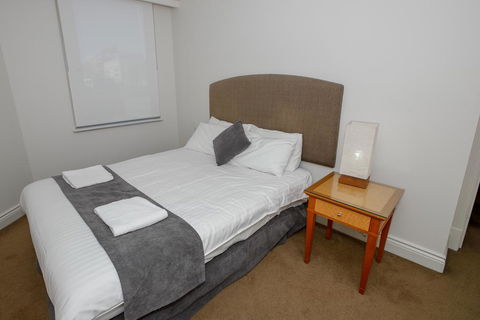 Bond 1603 - Holiday Great Ocean Road 0