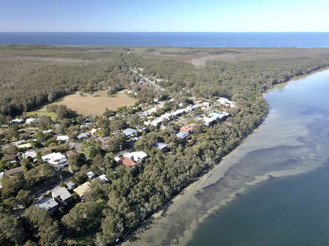 Booti Booti Chateau Lakeside - Holiday Great Ocean Road 1