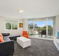 Bridge and Sails - Views of the Bridge and Opera House from this Executive 2BR Apartment in Darlinghurst - Holiday Great Ocean Road