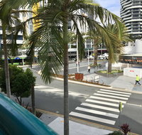 Broadbeach Private Apt with CHA - Holiday Great Ocean Road