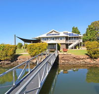 Campbell 7 - Large Queenslander on Maroochy River - Holiday Great Ocean Road