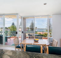 Castillo Del Mar 10 - Lake View Roof Terrace with Spa - Holiday Great Ocean Road