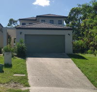 Central Gold Coast Large Modern Elevated House - Holiday Great Ocean Road