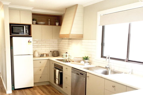 Charlottes Honor - River & Golf Cottage - Holiday Great Ocean Road 2