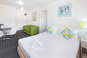 City Edge East Melbourne Apartment Hotel