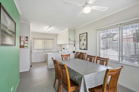 Coffey Court Cottage 2 - Holiday Great Ocean Road 2