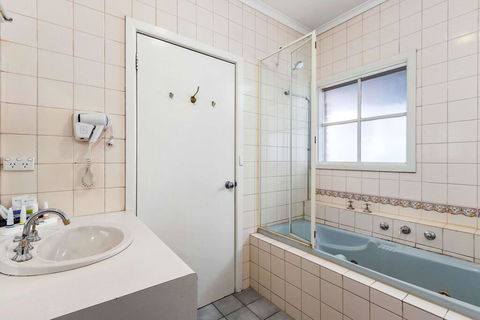 Comfort Inn Greensborough - Holiday Great Ocean Road 1