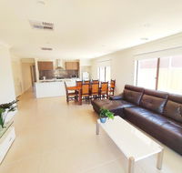 Comfortable 5BR House 6mins to Werribee Station.Great Ocean Road tourist stopover - Holiday Great Ocean Road