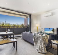 Convenient city apartment with resort-style extras - Holiday Great Ocean Road