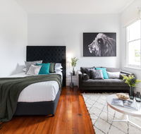 Cosy nook in inner-city Victorian mansion - Holiday Great Ocean Road