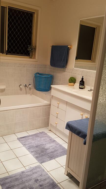 Cosy Quiet Bedroom Ferny Grove - Holiday Great Ocean Road 3